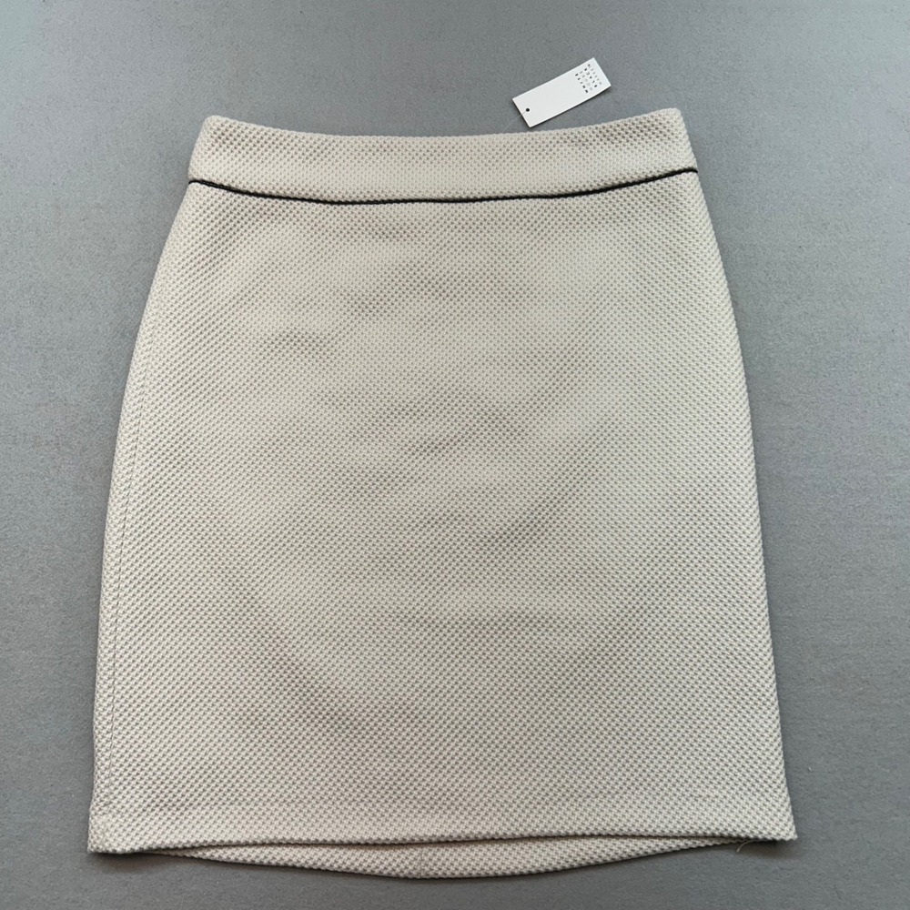 NWT White House Black Market Contrast Skirt Pearl Cream Waffle Knit sz 4